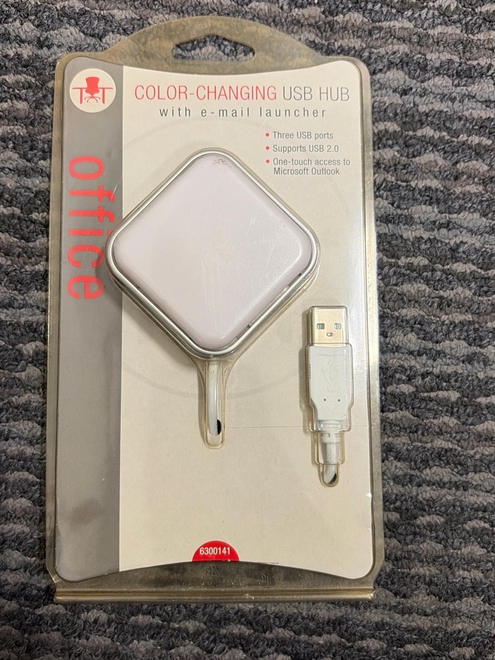 3 port USB 2.0 Color Changing Hub Cat No. 6300141 NOS